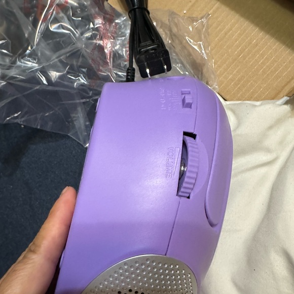 Magnavox MD6924-PL Portable Top Loading CD Boombox with AM/FM Stereo Radio - Picture 5 of 6